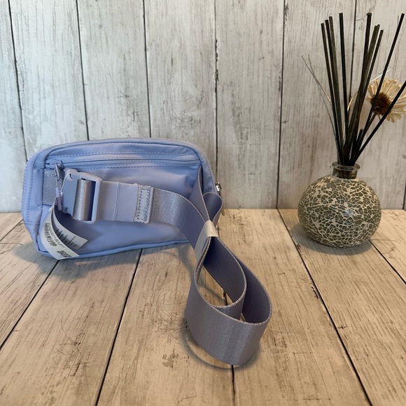 NWT LULULEMON EVERYWHERE BELT BAG BLUE PASTEL - Picture 2 of 5